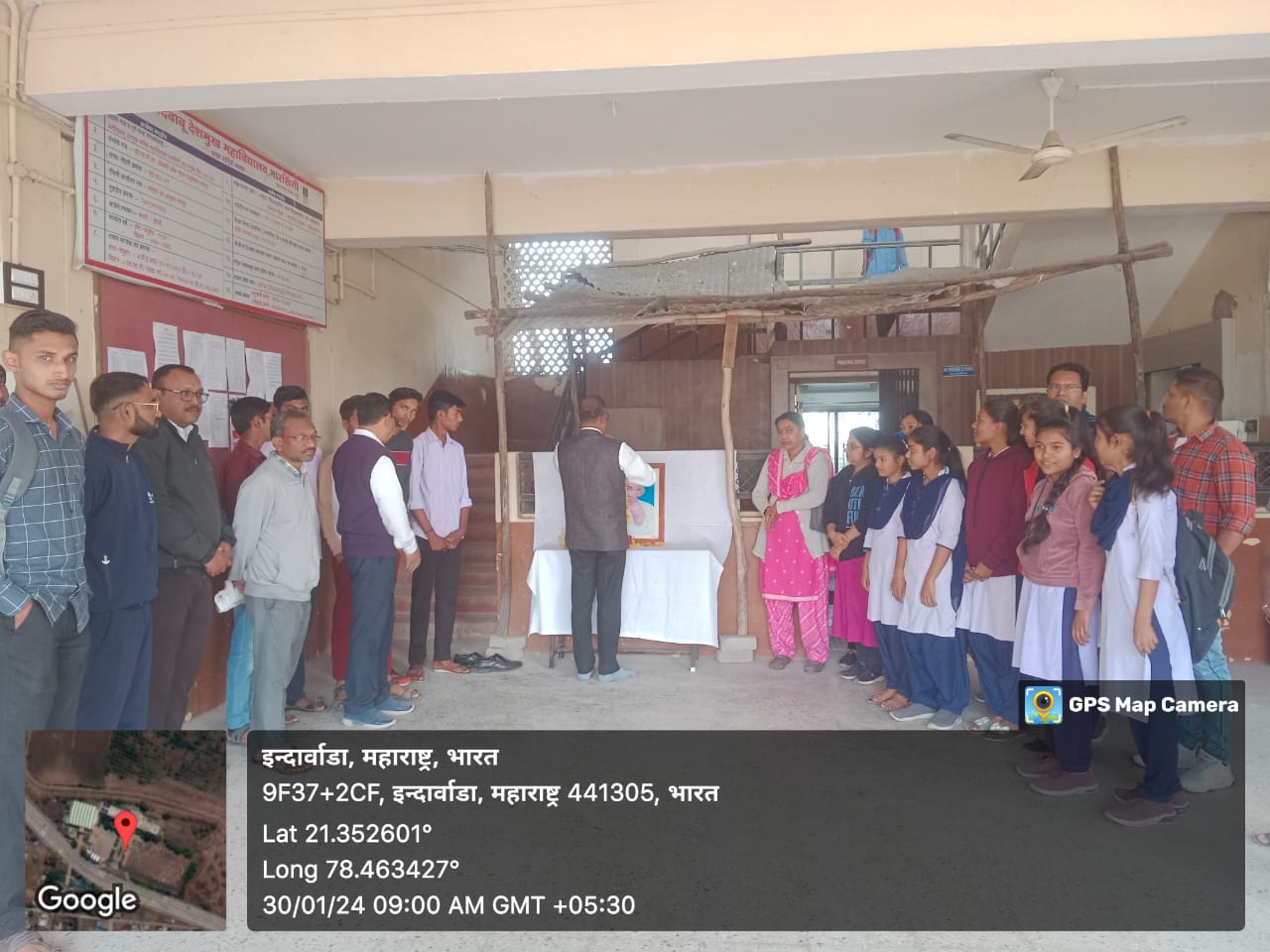 <h1>The staff members and students of college remembering Mahatma Gandhi on his death anniversary. Dr. Prakash Pawar, Principal of college paid floral tribute to Mahatma Gandhi image&nbsp;on his death anniversary, 30th January 2024.</h1>
